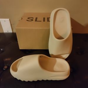 Yeezy slide Bone 2022